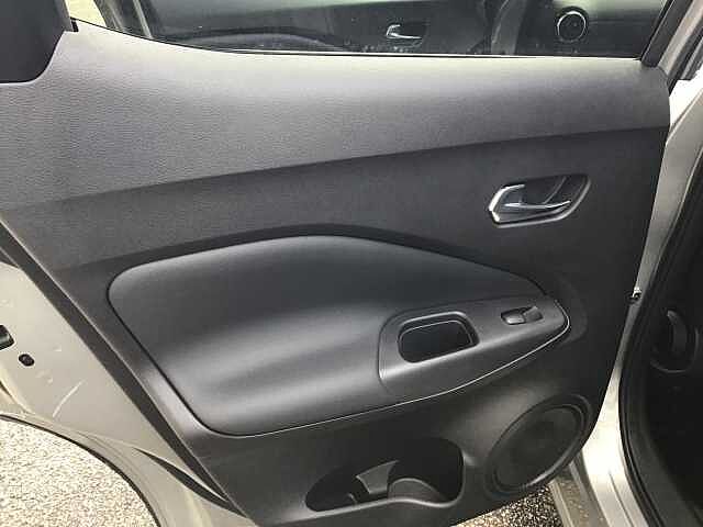 Nissan Juke 1.0 DIG-T N-Connecta (114ps) 5-Door Hatchback