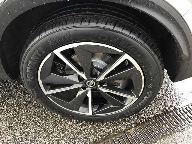 Nissan Qashqai 1.3 DiG-T MH Tekna 5dr