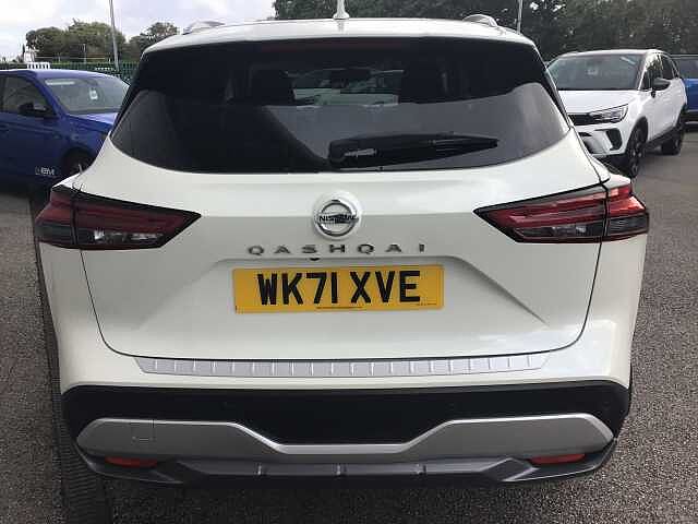 Nissan Qashqai 1.3 DiG-T MH 158 Premiere Edition 5dr Xtronic