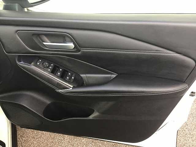 Nissan Qashqai 1.3 DiG-T MH 158 Premiere Edition 5dr Xtronic