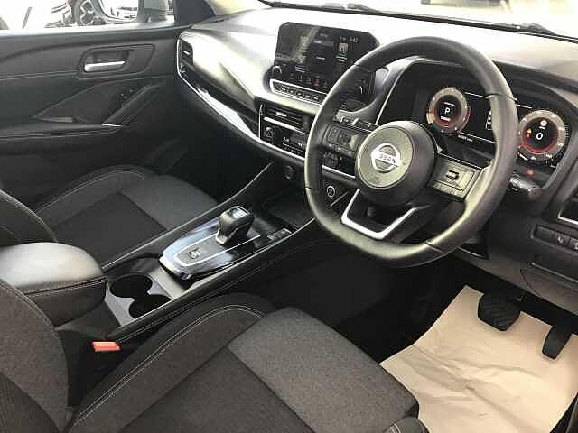 Nissan Qashqai 1.3 DiG-T MH 158 Premiere Edition 5dr Xtronic